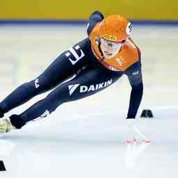 Suzanne Schulting laeuft mit hoeherer Gewalt zum WM Titel ueber 1500