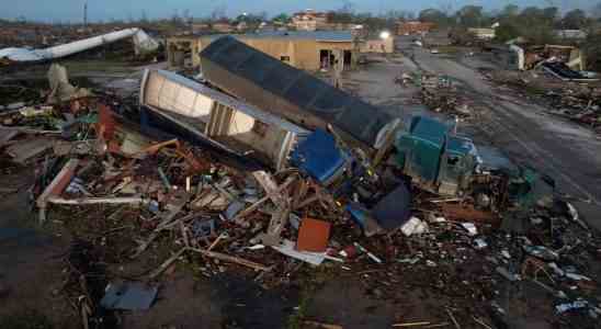 Tornados fegen durch Mississippi und toeten mindestens 25 Menschen