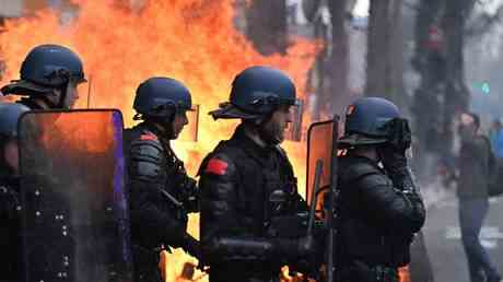 Ueber 1 Million protestieren in ganz Frankreich gegen Macrons Rentenreform