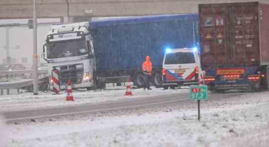 Ueberfuellte Strassen aufgrund von Schneeschauern Code gelb bleibt in Kraft