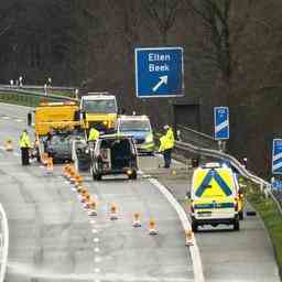 Vier Niederlaender bei Unfall mit Porsche kurz hinter der deutschen