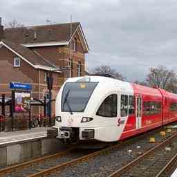 Weniger Zuege und Busse heute Gewerkschaften erwaegen Streikpause Wirtschaft