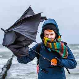 Wettervorhersage Regen und Code gelb im Nordwesten wegen starker Windboeen