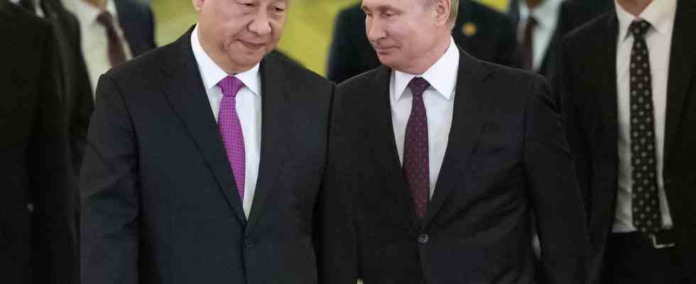 Xi Jinping trifft sich mit Wladimir Putin um den isolierten