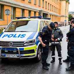 Zehnjaehriges niederlaendisches Maedchen in einem Park in der schwedischen Stadt