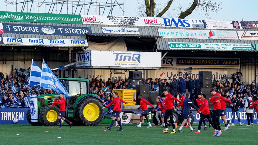 1680667297 724 Pokalabend in Spakenburg Wuetende Anrufer Medienzirkus und ein Partytraktor