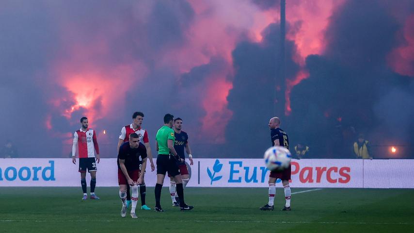 1680737685 882 Feyenoord Ajax schloss zweimal wegen Rauch und Beschuss von Klaassen