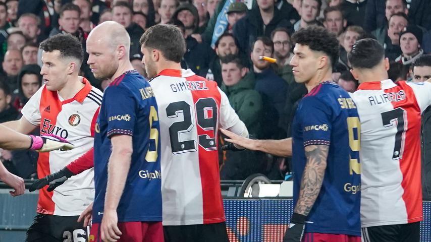 1680737688 565 Feyenoord Ajax schloss zweimal wegen Rauch und Beschuss von Klaassen