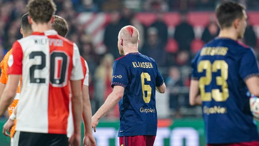 1680737689 686 Feyenoord Ajax schloss zweimal wegen Rauch und Beschuss von Klaassen