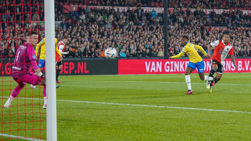 1681071004 860 Feyenoord schlaegt RKC Waalwijk und bleibt im Kampf um die