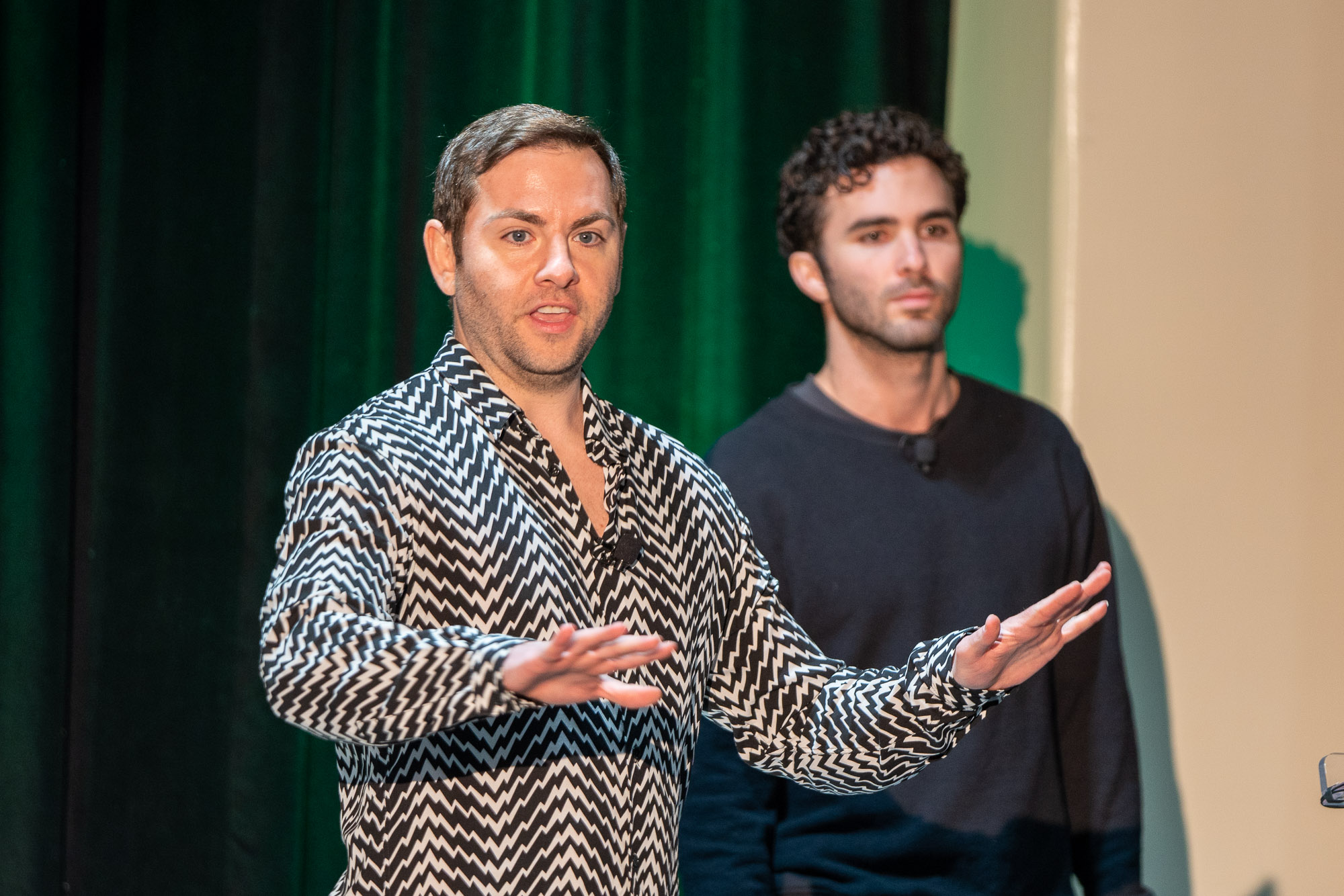 Josh Machiz, Partner bei Redpoint, und Rashad Assir, Head of Content bei Redpoint, sprechen darüber "So verwandeln Sie Ihr Startup in einen Social Star" bei TechCrunch Early Stage in Boston am 20. April 2023. Bildnachweis: Haje Jan Kamps / TechCrunch