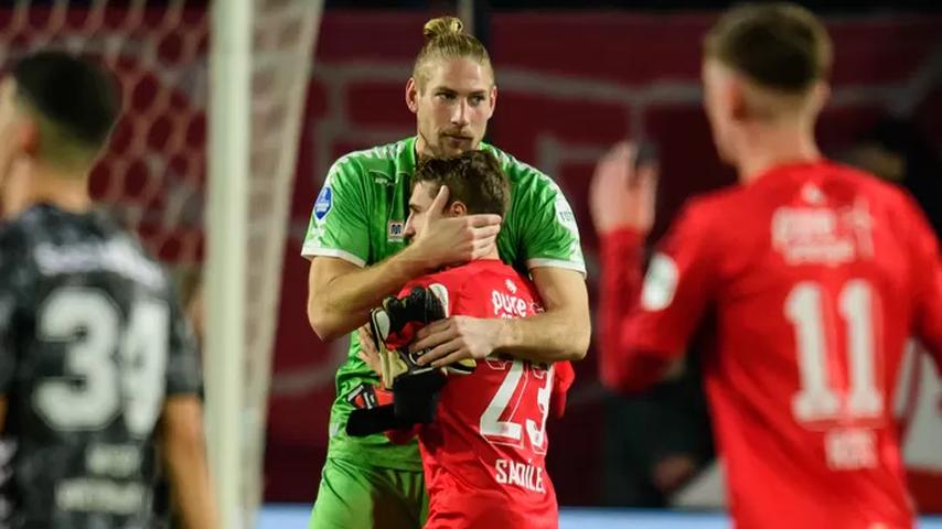 1682845642 322 FC Twente Spieler Sadilek dank Hilfe von Laerm im Kopf befreit