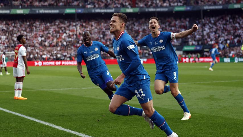 1682881935 369 Der PSV schlaegt Ajax im Elfmeterschiessen und gewinnt den KNVB Pokal