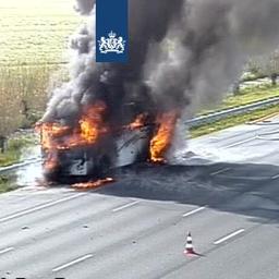 A2 fast wieder offen nachdem Bus Feuer gefangen Innere