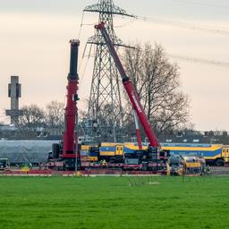 Abschleppen des nach Kollision entgleisten Personenzuges in Voorschoten begonnen