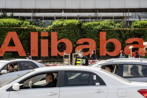 Alibaba enthuellt Ambitionen fuer einen Copiloten waehrend China die Ueberpruefung