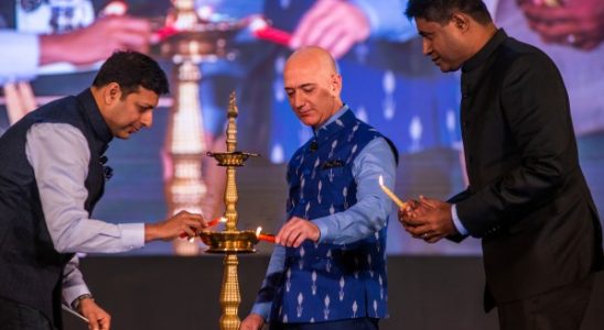 Amazon laesst das Indien Geschaeft bei den Einnahmen aus eine Premiere