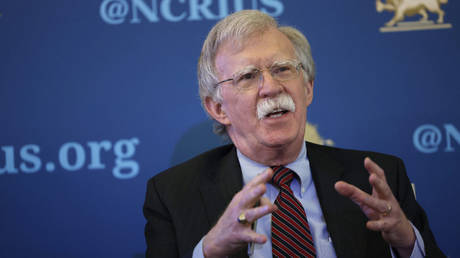 Anklage koennte „Raketentreibstoff fuer die Trump Kampagne sein – Bolton –