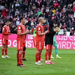 Bayern schliesst Katastrophenwoche stilecht ab Tor Malen kommt Dortmund im