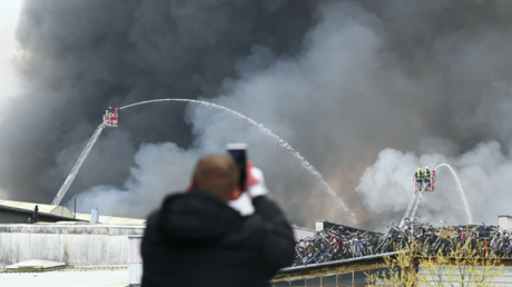 Beamte warnen vor giftiger Rauchwolke nach Brand in Hamburg —