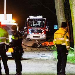 Bei einem Unfall im friesischen Jirnsum sind vier Maenner ums