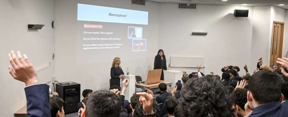 Bericht behauptet Anti Hindu Hass bluehe in britischen Schulen auf