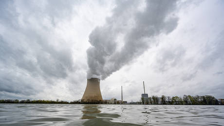 Berlin weist bayerische Forderung nach Erhalt der Atomkraft zurueck —