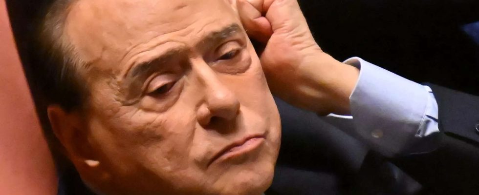 Berlusconi Der fruehere italienische Premierminister Berlusconi wird wegen Leukaemie behandelt