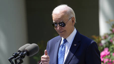 Biden schuert Spekulationen ueber eine Wiederwahl — World