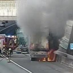 Brennender Lkw verursacht grosse Verzoegerungen auf der A4 Innere