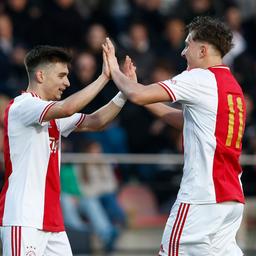 Conceicao fuehrt Jong Ajax in einem Spektakel mit neun Toren