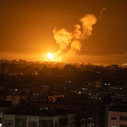 Der Libanon und Israel feuern nach Unruhen in Jerusalem Raketen