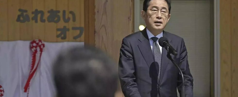 Der japanische Premierminister Fumio Kishida draengt auf mehr Sicherheit nach