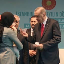 Der tuerkische Praesident Erdogan setzt den Wahlkampf aus gesundheitlichen Gruenden