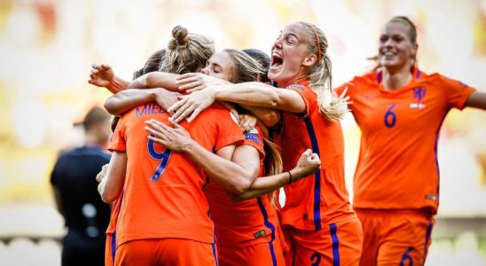 Die erfahrene Nationalspielerin Stefanie van der Gragt 30 hoert nach