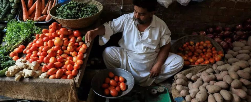 Die pakistanische Zentralbank erhoeht den Leitzins um 100 Basispunkte auf