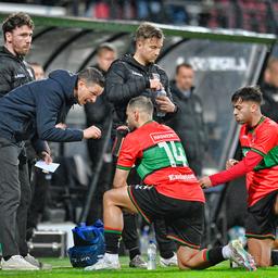 Erster in der Eredivisie Spiele wegen Ramadan unterbrochen Fussball