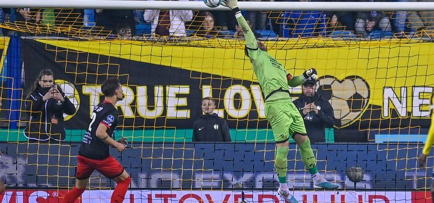 FC Emmen dankt Hattrick Helden Romeny und sieht Konkurrenten Punkte verlieren