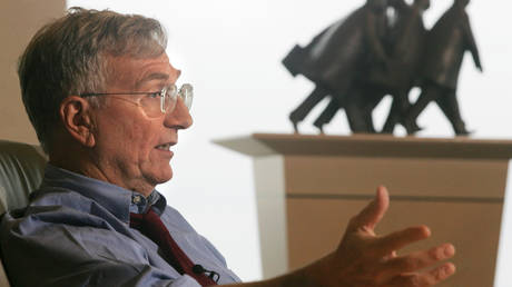 Facebook brandmarkt Seymour Hersh mit „falscher Berichterstattung — World