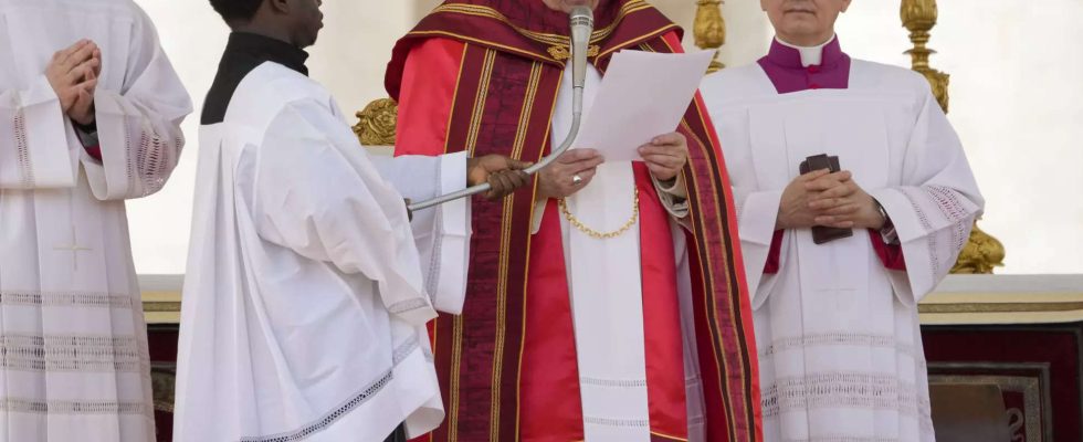 Franziskus Papst Franziskus leitet den Gottesdienst am Palmsonntag erholt sich