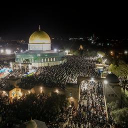 Franzoesischer Muslim geht von Frankreich zur Al Aqsa Moschee in Jerusalem