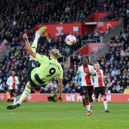 Haaland beeindruckt mit einem tollen Tor fuer City Chelsea verliert