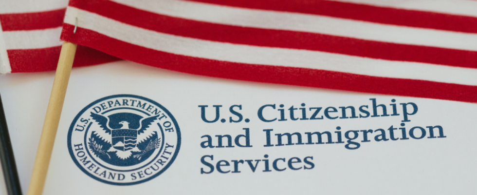 Inmitten des H 1B Cap E Registrierungsanstiegs schnueffelt USCIS Missbrauch des Visa Programms