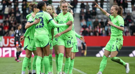 Janssen verhilft Frauen Wolfsburg zum Pokalfinale PSV auf Kosten von