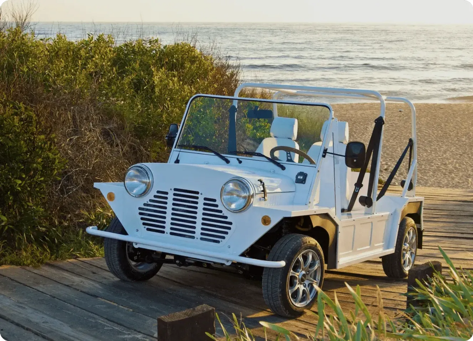 Ein Foto des Kate Original, eines viersitzigen Mini Moke-inspirierten Freizeitautos.