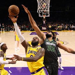 LeBron James fuehrt die Los Angeles Lakers in der Verlaengerung