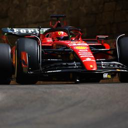 Leclerc holt trotz Sturz Pole fuer Sprint in Baku Verstappen