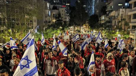 Massive Menschenmassen protestieren in Tel Aviv — World