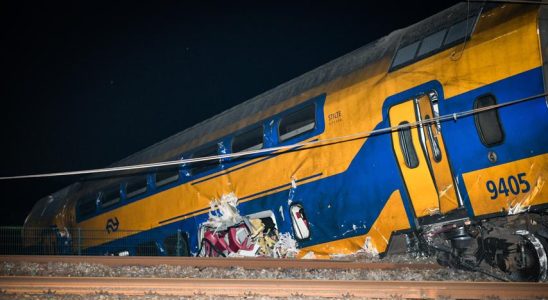 Mehrere Schwerverletzte nach Kollision eines Zuges mit Baumaschinen bei Voorschoten