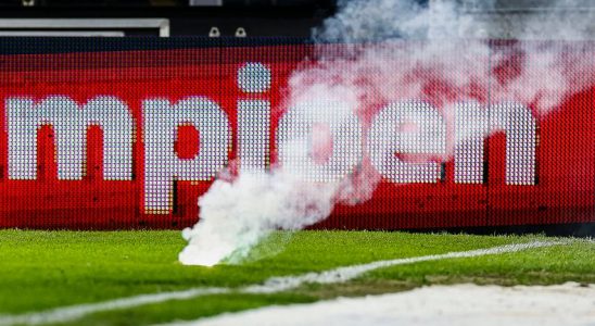 NAC Willem II nach neuen Regeln eingestellt weil Fans Gegenstaende werfen